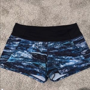 Lulu lemon run time shorts, Size 6.